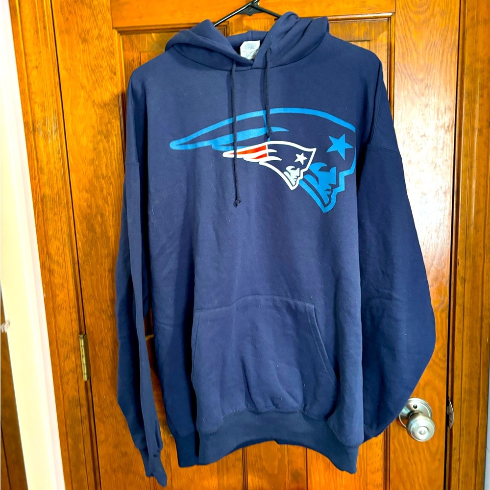 Men’s New England Patriots sweatshirt